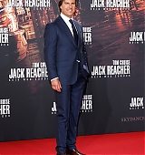 jack-reacher-berlin-premiere-21-2016-235.jpg
