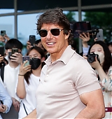 2022-06-17-Tom-Cruise-Arrives-in-Seoul-Candids-007.jpg