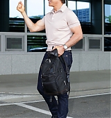 2022-06-17-Tom-Cruise-Arrives-in-Seoul-Candids-010.jpg